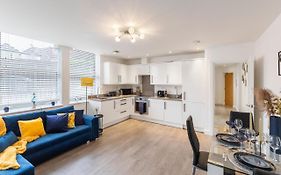 Modern Flat In Central Golders Green